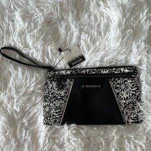 NEW W/ TAGS Kensie wristlet black & white floral